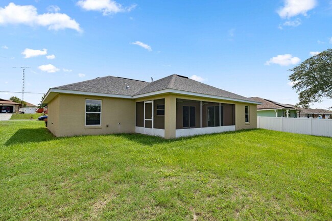 Building Photo - Newer 3BR Home on Nearly 1/4 Acre | Screened Lanai | Available Now!