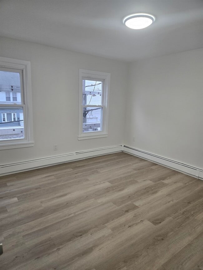 Building Photo - 308 Lincoln Ave