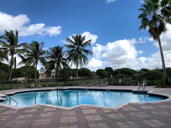 Building Photo - 2565 Centergate Dr