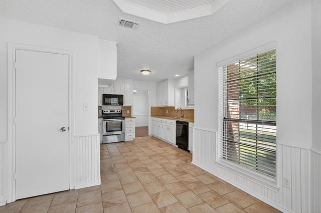 Building Photo - 2403 Ridgevalley Dr
