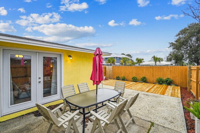 Building Photo - 5710 Sunset Ave