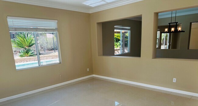 Building Photo - 5 bedroom Pool Home for rent in Murrieta