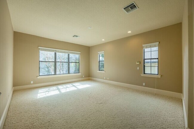 Building Photo - 1605 Kennesaw Dr