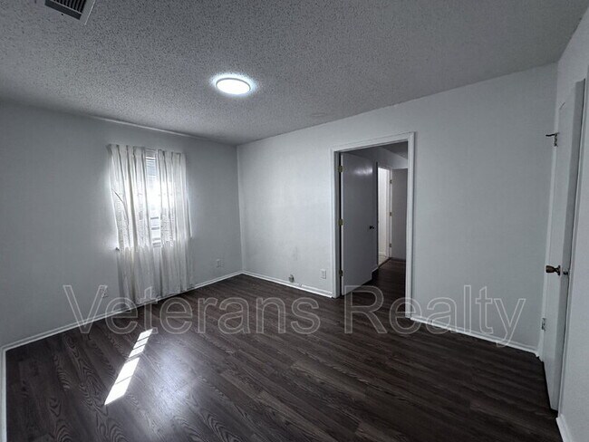 Building Photo - 1313 42nd Ave