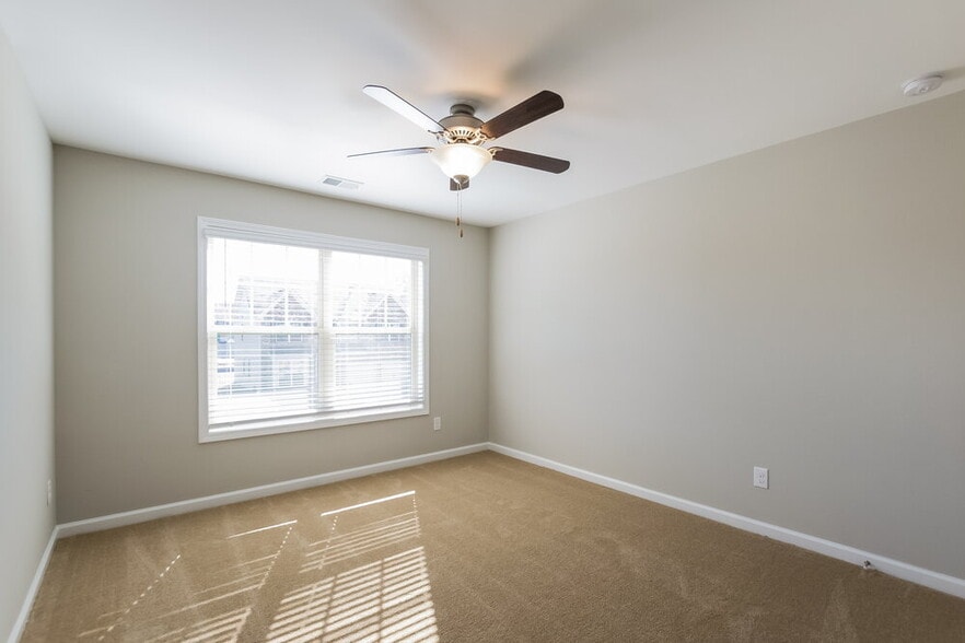 Building Photo - 345 Lenore Ct