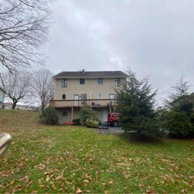 Building Photo - 131 Lake Dr