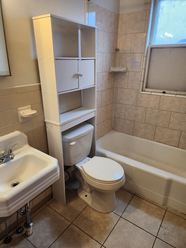 Building Photo - 59 Gilmore St