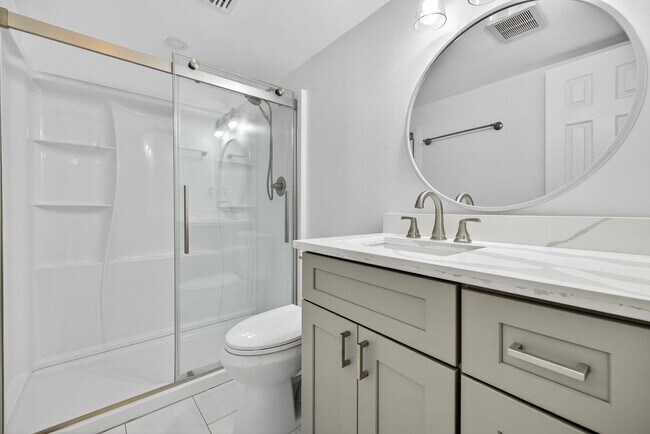 Building Photo - Vacation Rental 1 Bedroom 1 Path