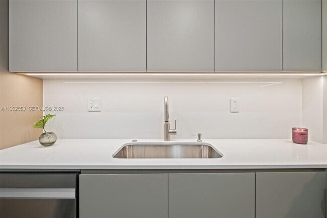 Building Photo - 18151 NE 31st Ct