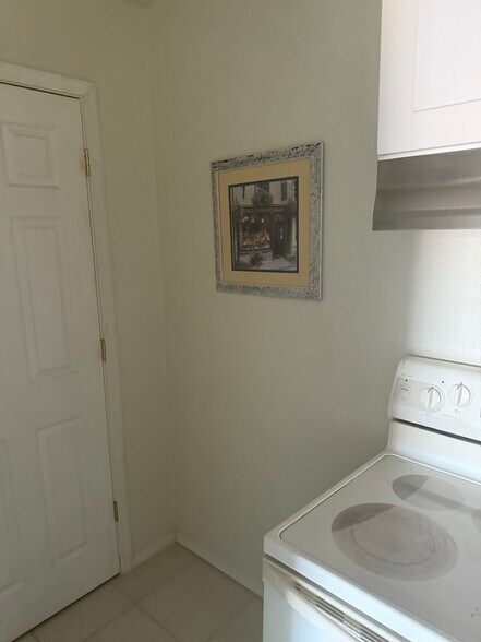 Building Photo - 797 W Mesa Verde Dr