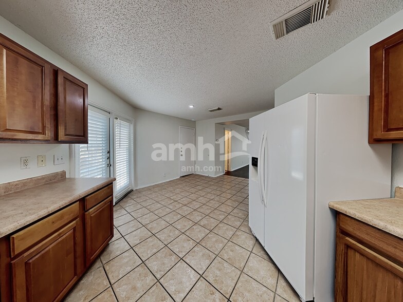 Building Photo - 33 Messenger Crk