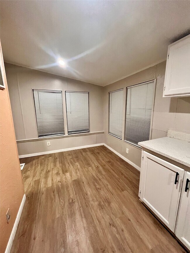 Building Photo - 26950 Hondo Cir