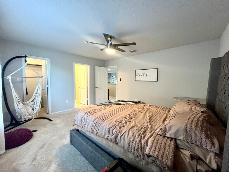 Building Photo - 2432 Whispering Pines Dr
