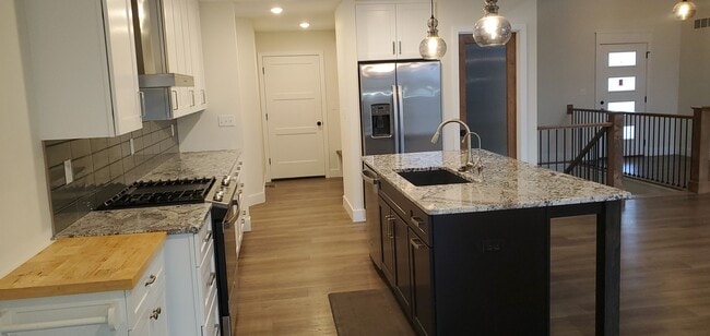 Building Photo - 5 bd, 3 ba house SW Columbia, quick access to Providence Rd, just south of Rockbridge school, Wil...