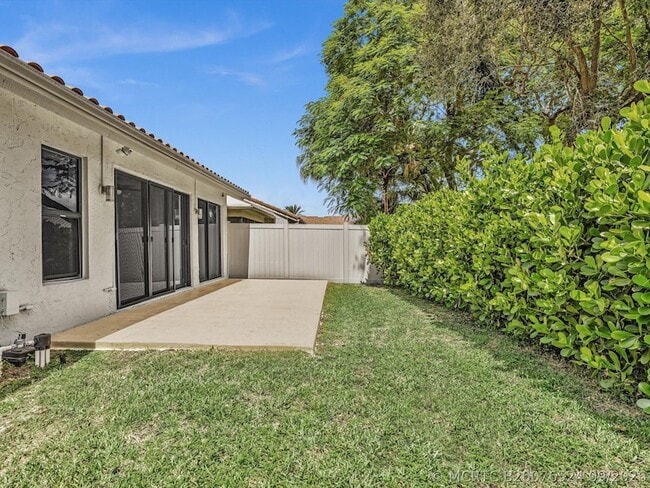 Building Photo - 21578 Altamira Ave