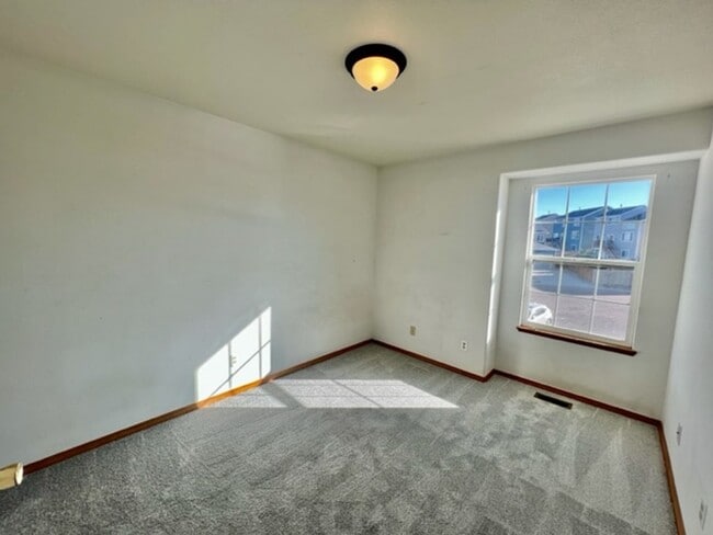 Building Photo - Stunning 4 bedroom home in Claremont Ranch!