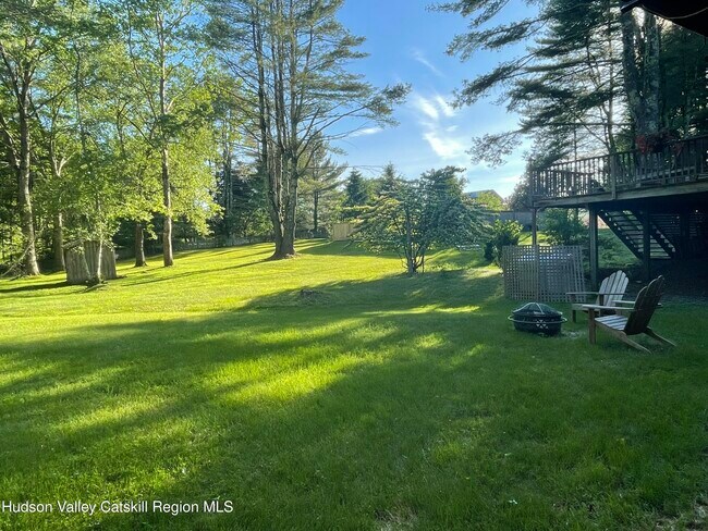 Building Photo - 10 Purdy Hollow Rd