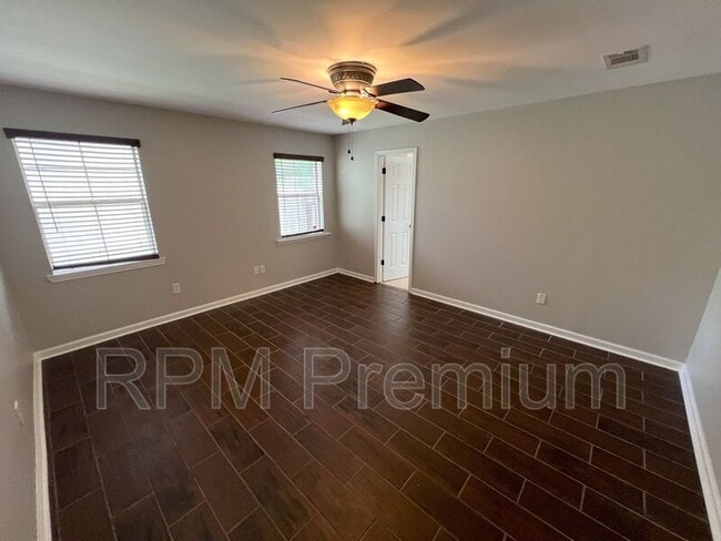 Building Photo - 522 Fawn Lake Dr