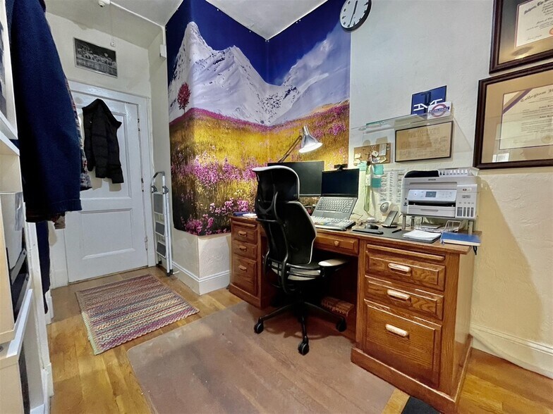 Building Photo - 71 Martin St