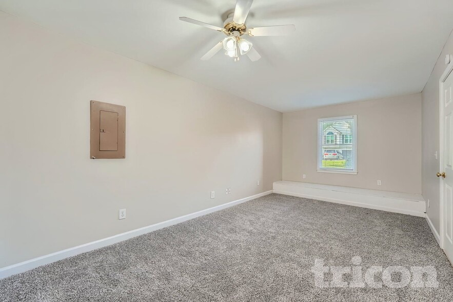 Building Photo - 4 Stonehenge Ct