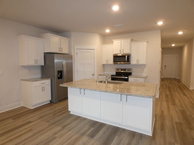 Building Photo - Beautiful 4-Bedroom Home - Open Floor Plan