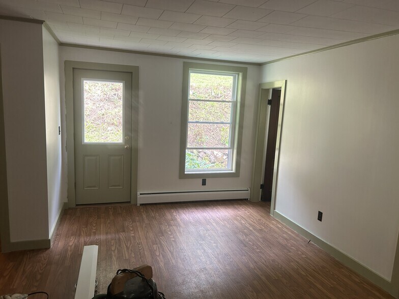 Building Photo - 472 Marlboro St