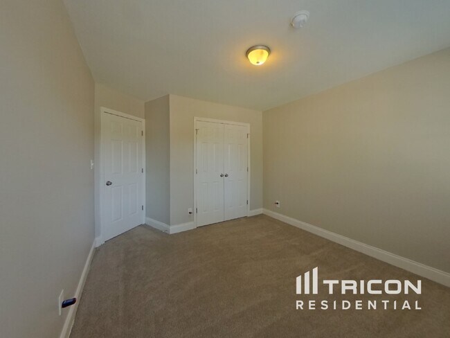 Building Photo - 5604 Bluff Ct