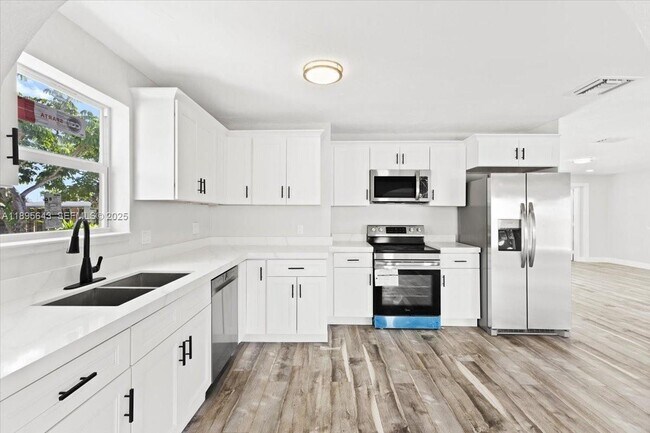 Building Photo - 4131 NW 13th Ave