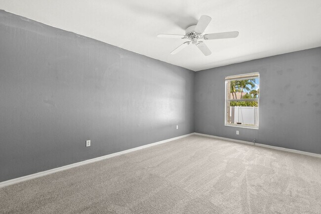 Building Photo - 3 Bed 2 Bath Pool Home