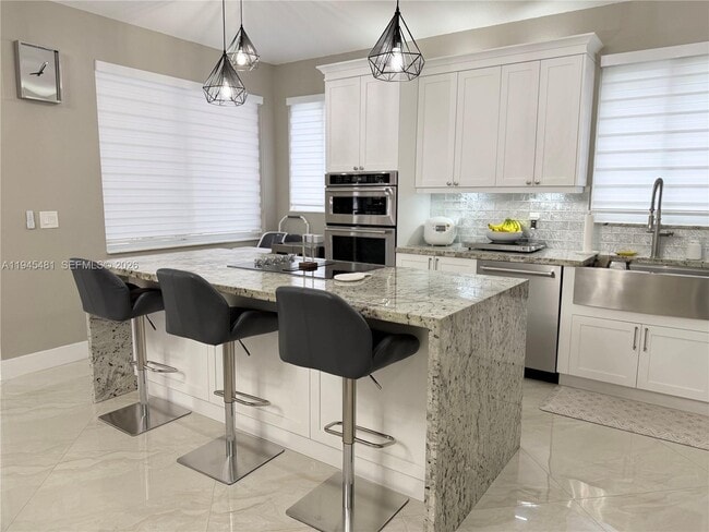 Building Photo - 8737 NW 168th Ln