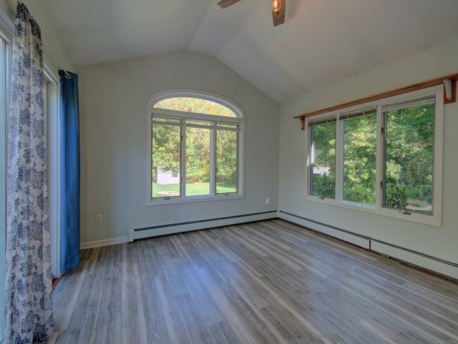 Building Photo - 24 Larchmont Terrace