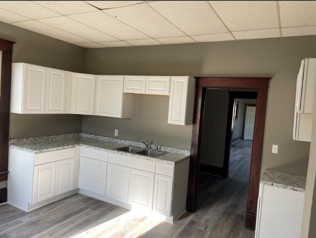 Building Photo - 216 N Lynn St