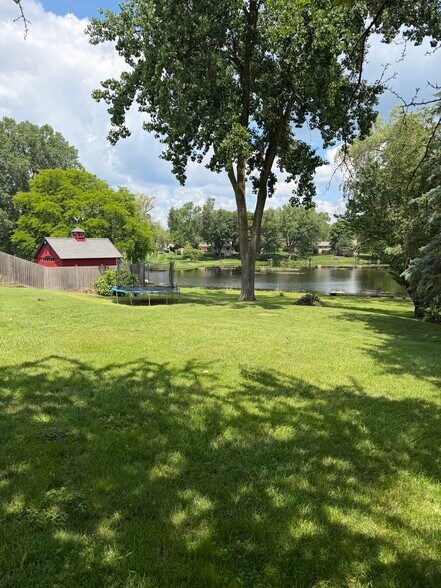 Building Photo - 4544 Hillview Shr