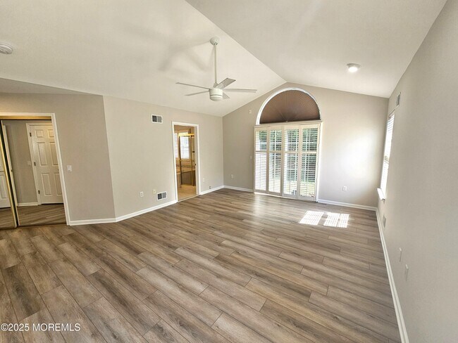 Building Photo - 63 Skyline Dr