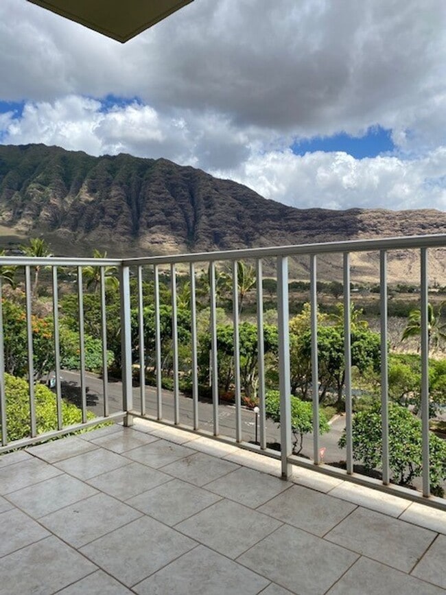 Building Photo - Makaha Valley Towers