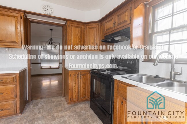 Building Photo - 807 Laurel Ave