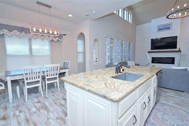 Building Photo - 3207 Pampa