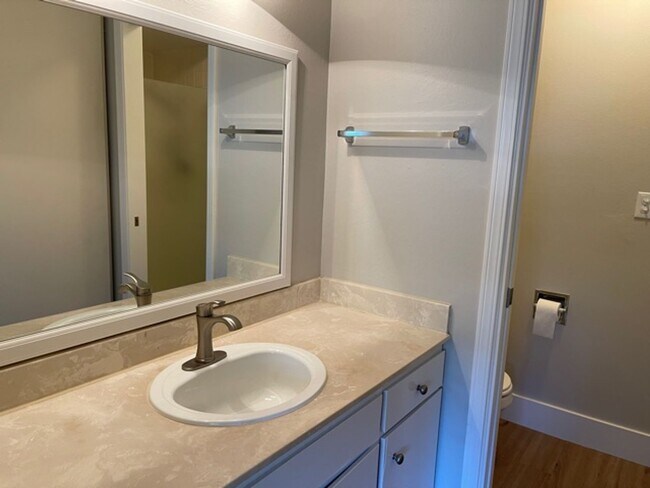 Building Photo - 2 bedroom, 2.5 bath 2 story condo now avai...