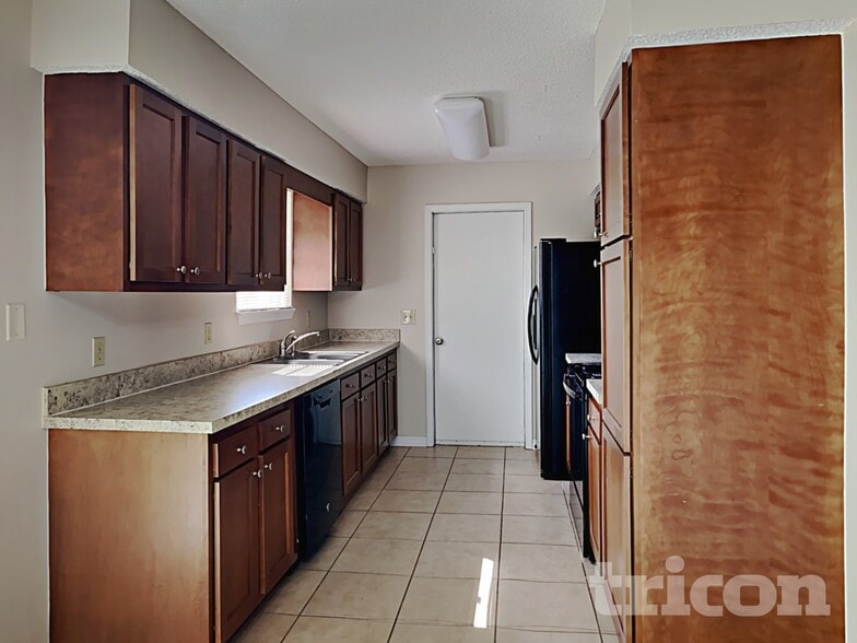 Building Photo - 10719 Lippizan Dr