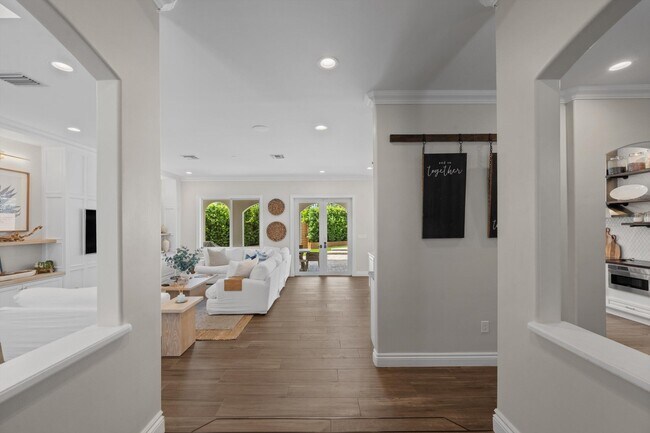 Building Photo - 404 Indigo Ave