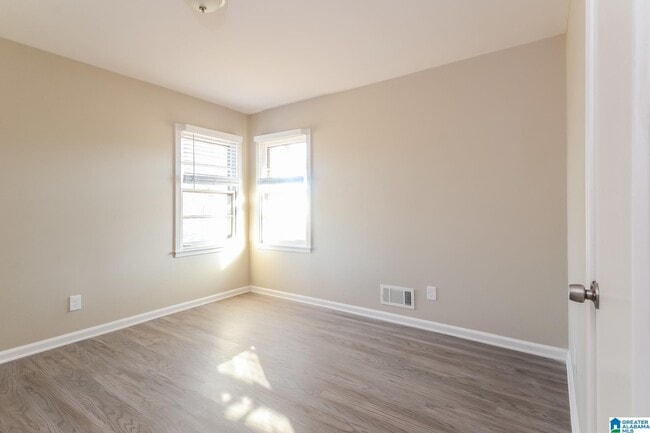 Building Photo - 412 1st Way
