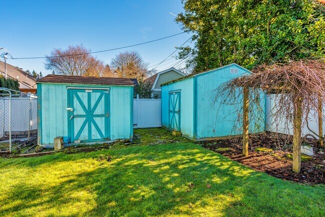 Building Photo - 1910 NE Cramer St