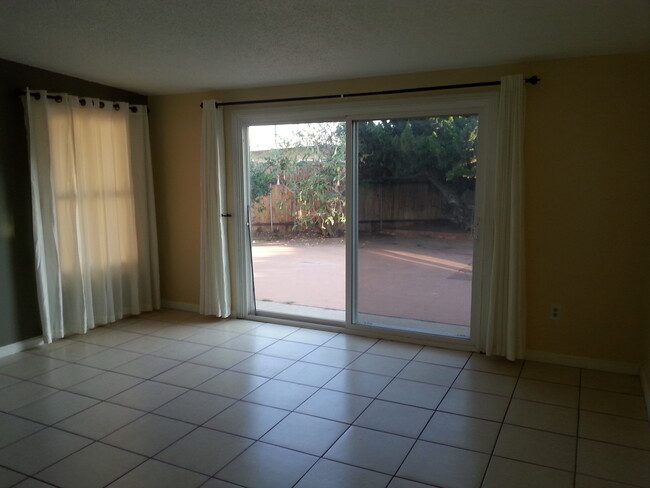 Building Photo - 3Bed/2Bath House w/1-Car Garage, Great Yar...