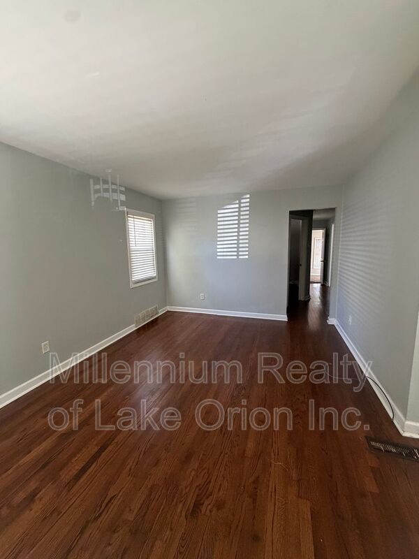 Building Photo - 260 W Longfellow Ave