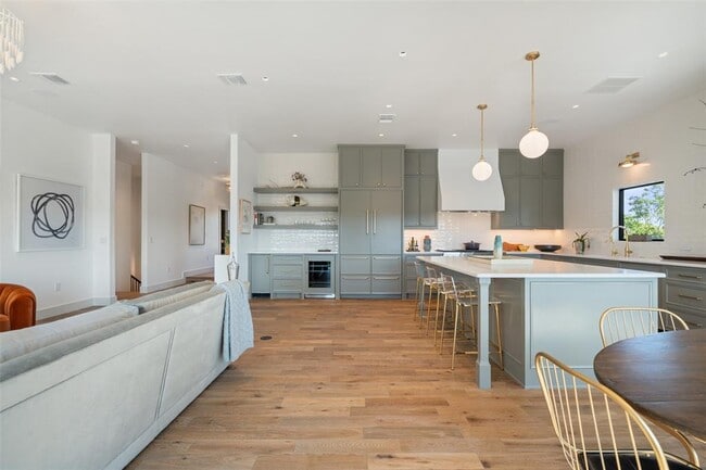 Building Photo - 5914 Cape Coral Dr