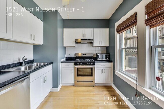 Building Photo - 1521 W Nelson St