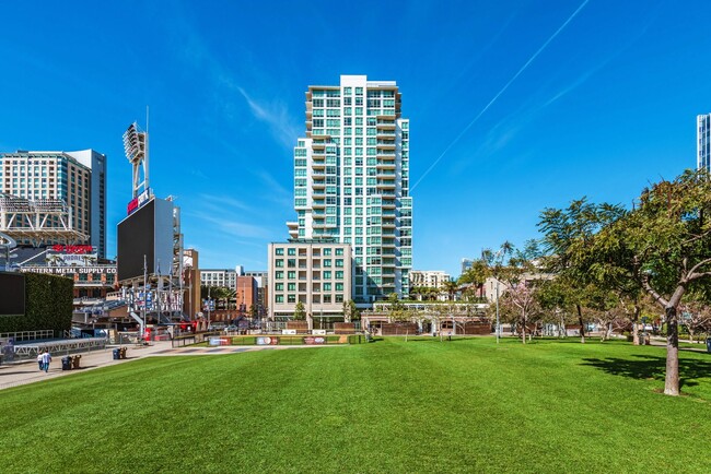 Building Photo - Stunning Legend Condo with Huge Patio Look...