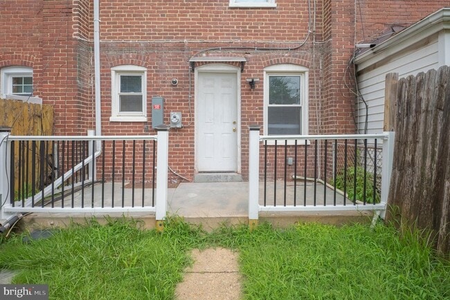 Building Photo - 621 Wood St