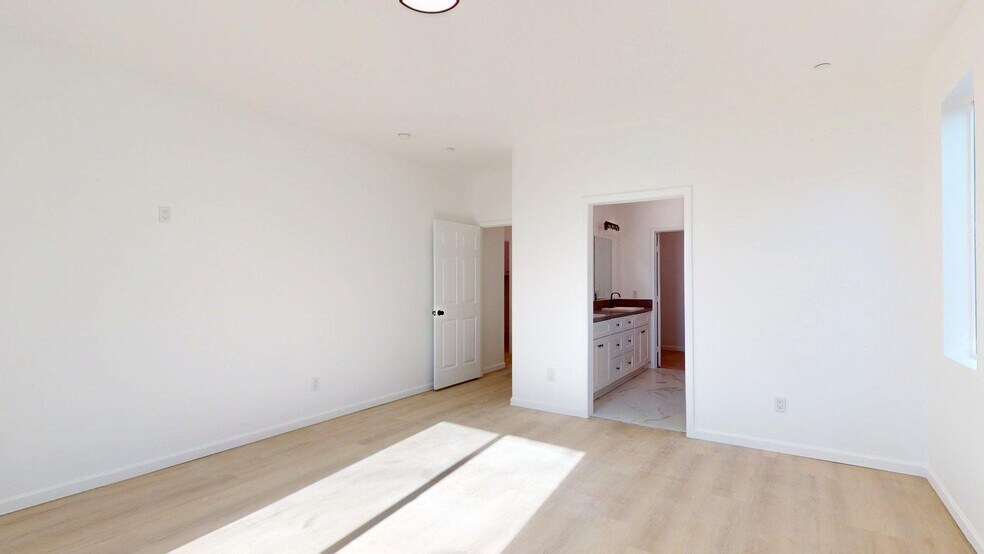 Building Photo - 9850 Mesquite Ave