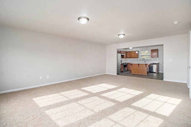 Building Photo - Immediate Occupancy Available!